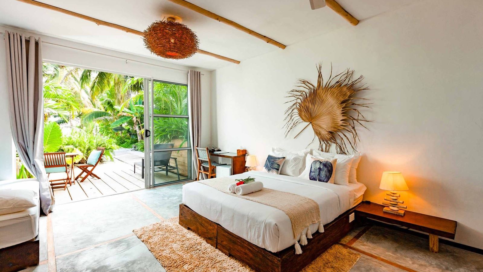 rooms-beach-house--beach-superior-room