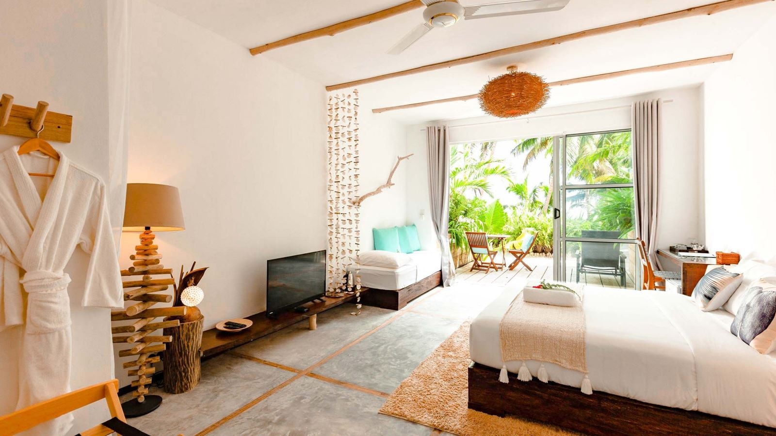 rooms-beach-house--beach-superior-room