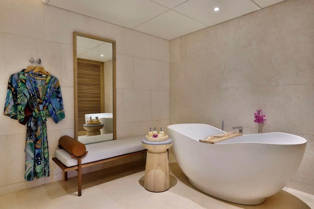 rooms-one-bedroom-suite-with-ocean-view