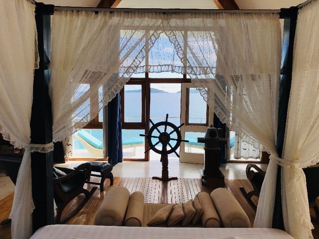 rooms-captains-retreat