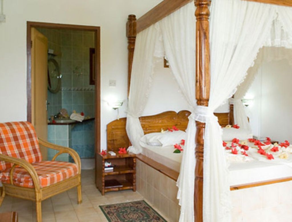 rooms-honeymoon-suite