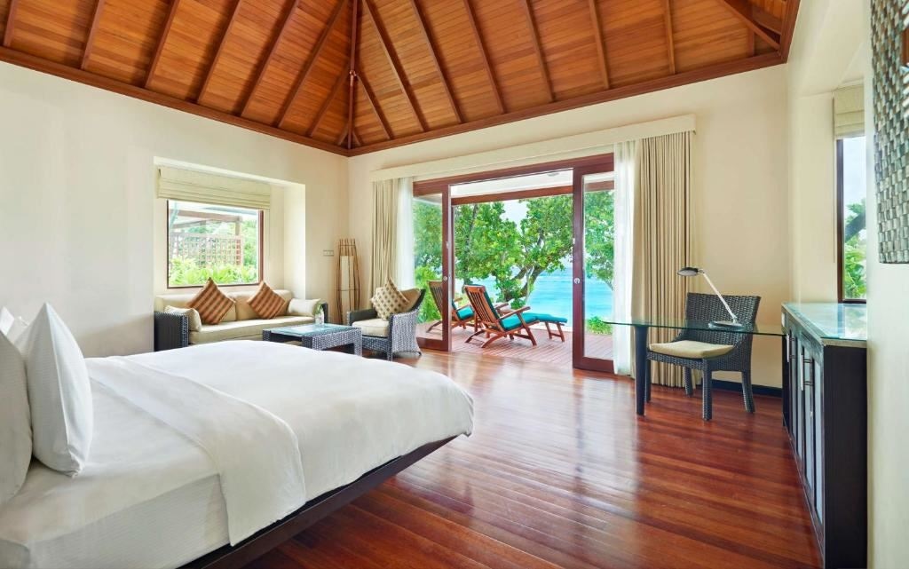 rooms-king-beachfront-villas