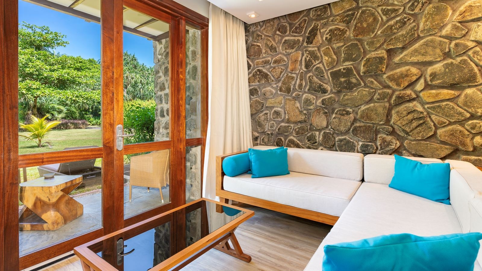 rooms-superior-hill-view-room