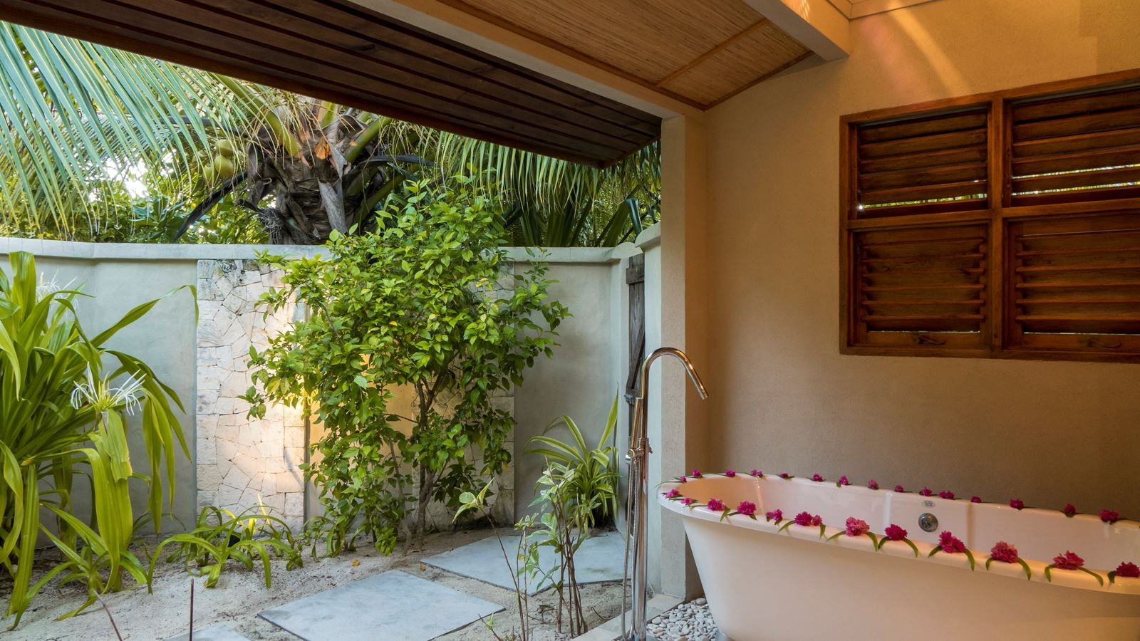 rooms-deluxe-beach-cottage