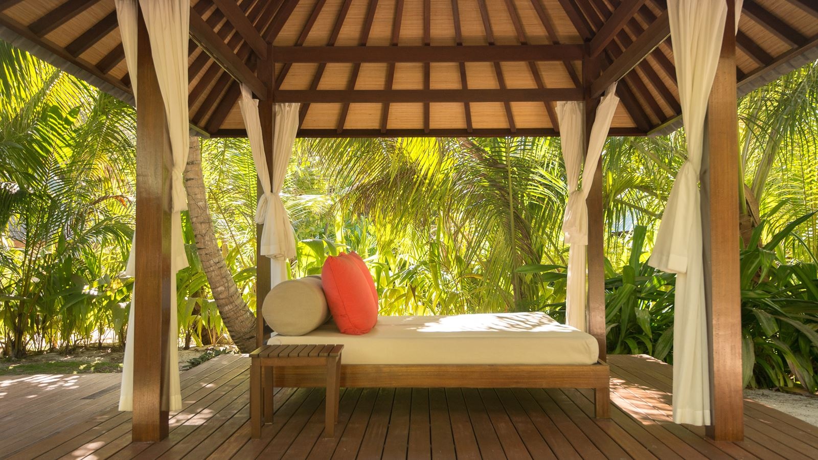 rooms-beachfront-spa-cottage