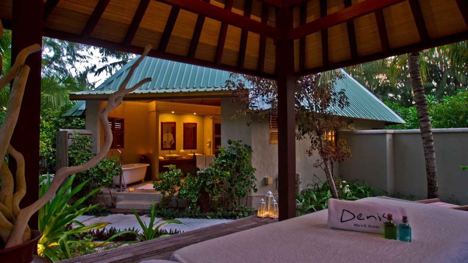 rooms-beachfront-spa-cottage