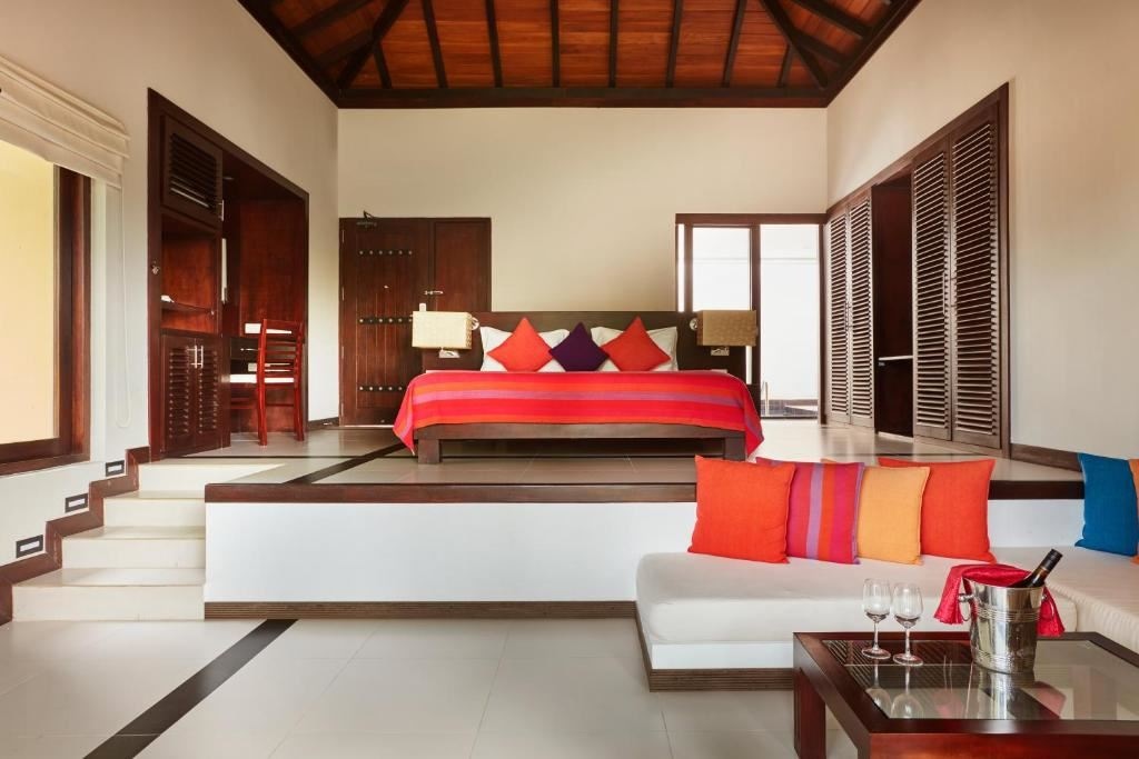 rooms-deluxe-suite-with-pool