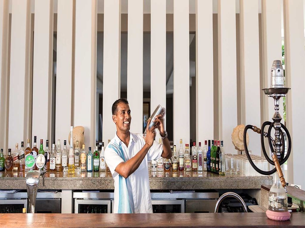 bars-honey-beach-club