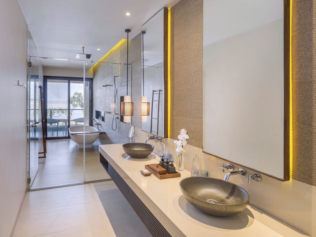 rooms-deluxe-pool-side