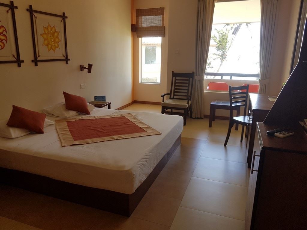 rooms-deluxe-sea-view-with-balcony