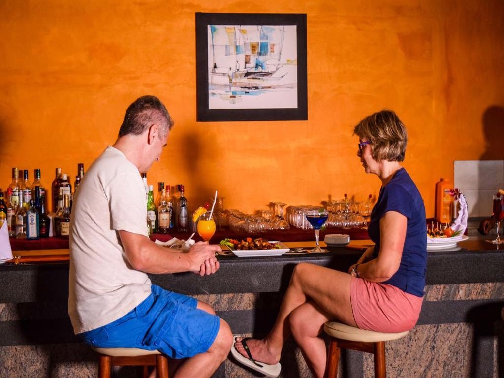 restaurants-captains-deck