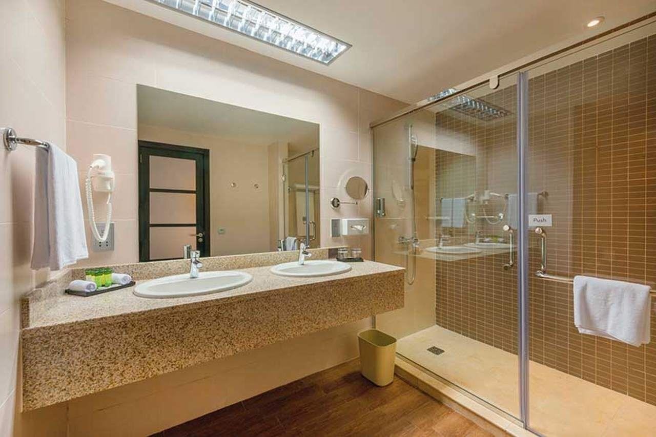 rooms-junior-suite-lateral-sea-view