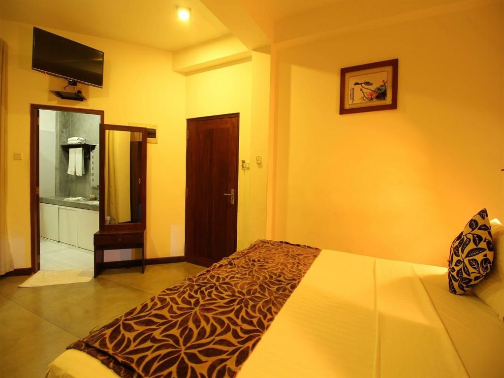 rooms-deluxe-partial-sea-view-and-balcony