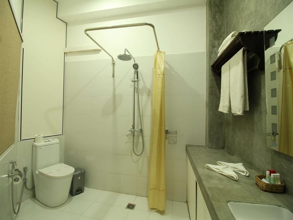 rooms-deluxe-partial-sea-view-and-balcony