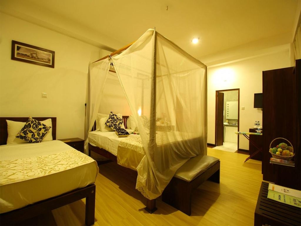 rooms-mini-suite-with-direct-sea-view-and-balcony