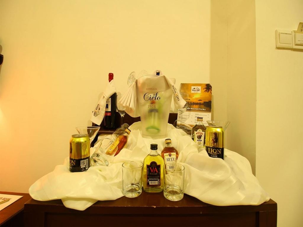 rooms-mini-suite-with-direct-sea-view-and-balcony