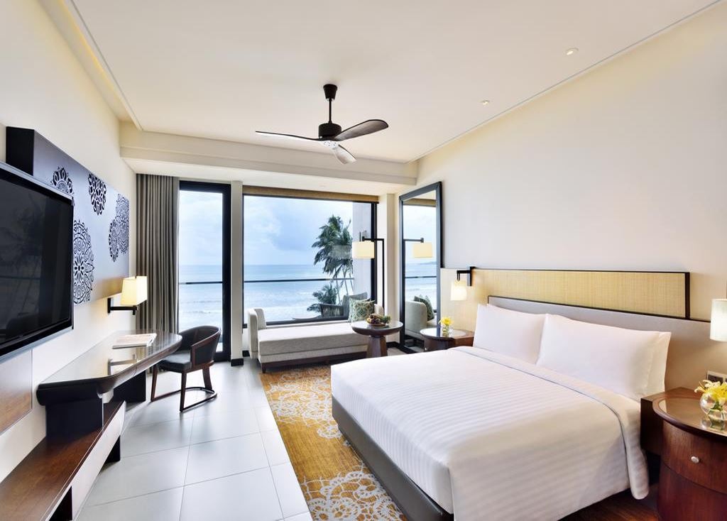 rooms-luxe-ocean-suite
