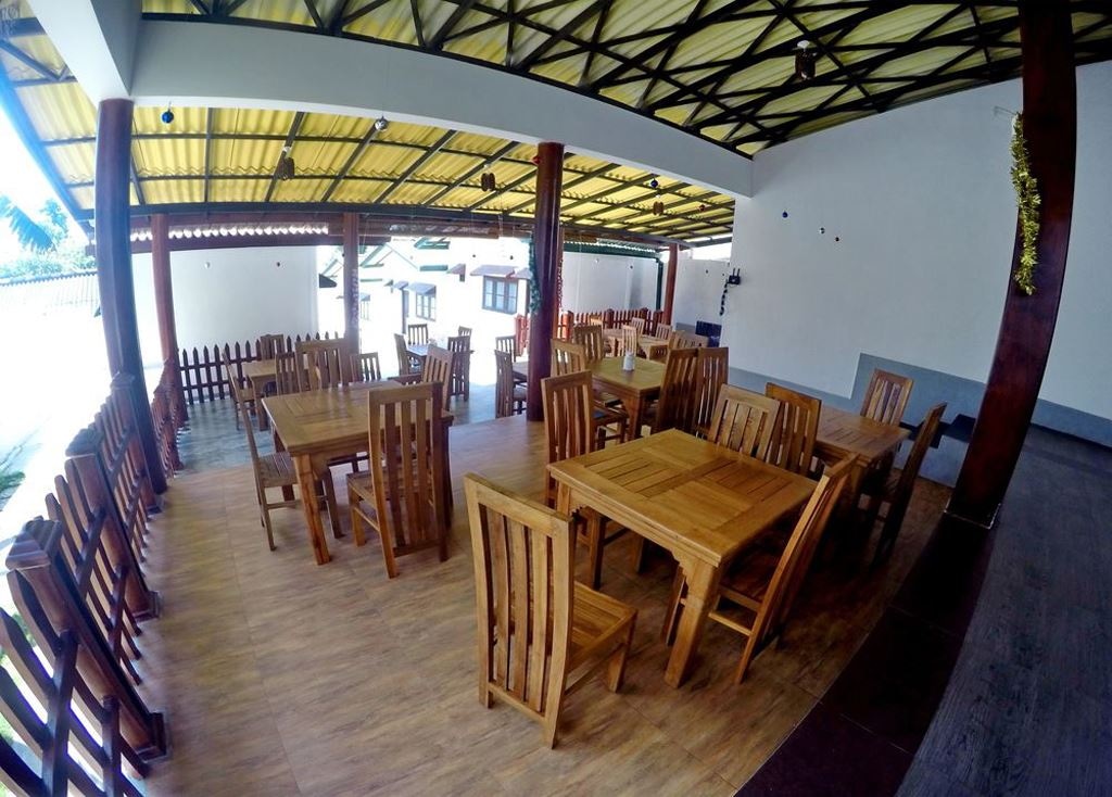 restaurants-ramon-beach-resort