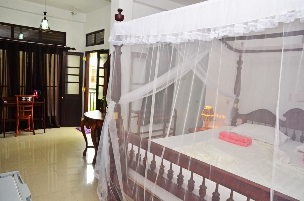 rooms-apartment-with-terrace