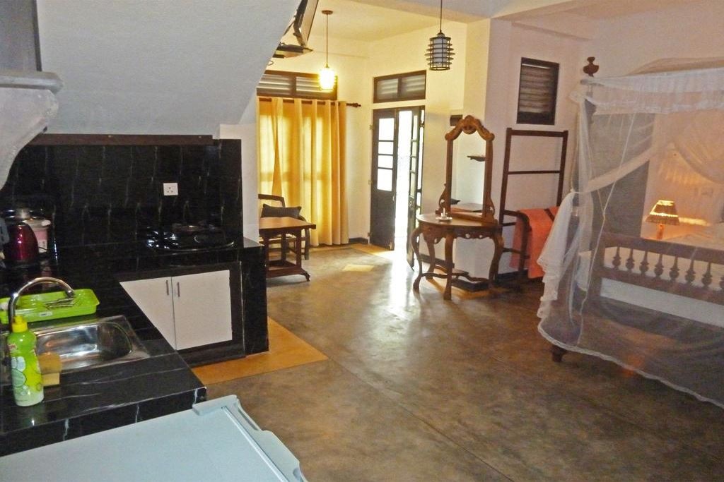 rooms-apartment-with-terrace