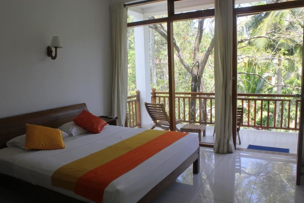 rooms-deluxe-pool-view