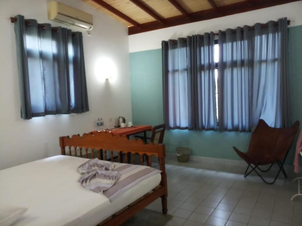 rooms-economy-double-room