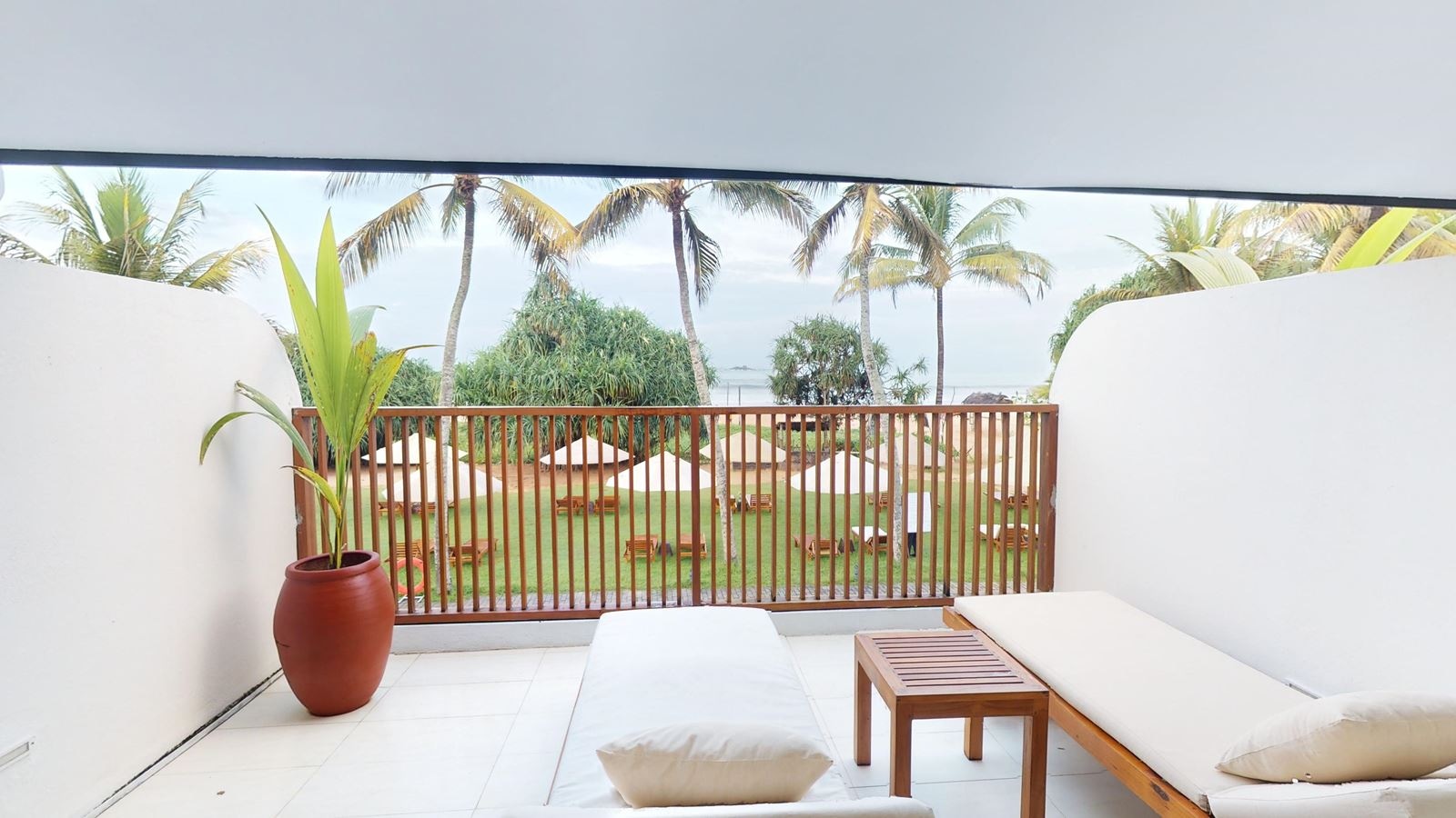 rooms-surf-sea-view-balcony-room