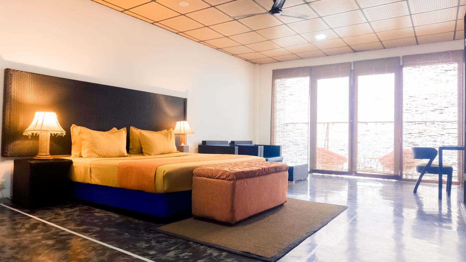 rooms-deluxe-king-suite