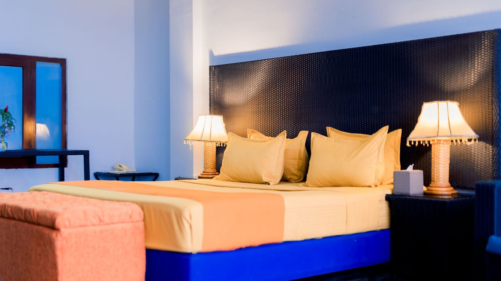 rooms-deluxe-king-suite