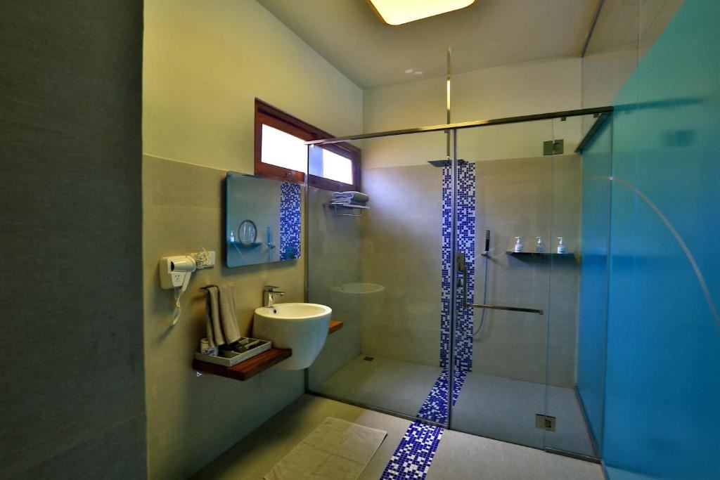 rooms-wave-queen-room