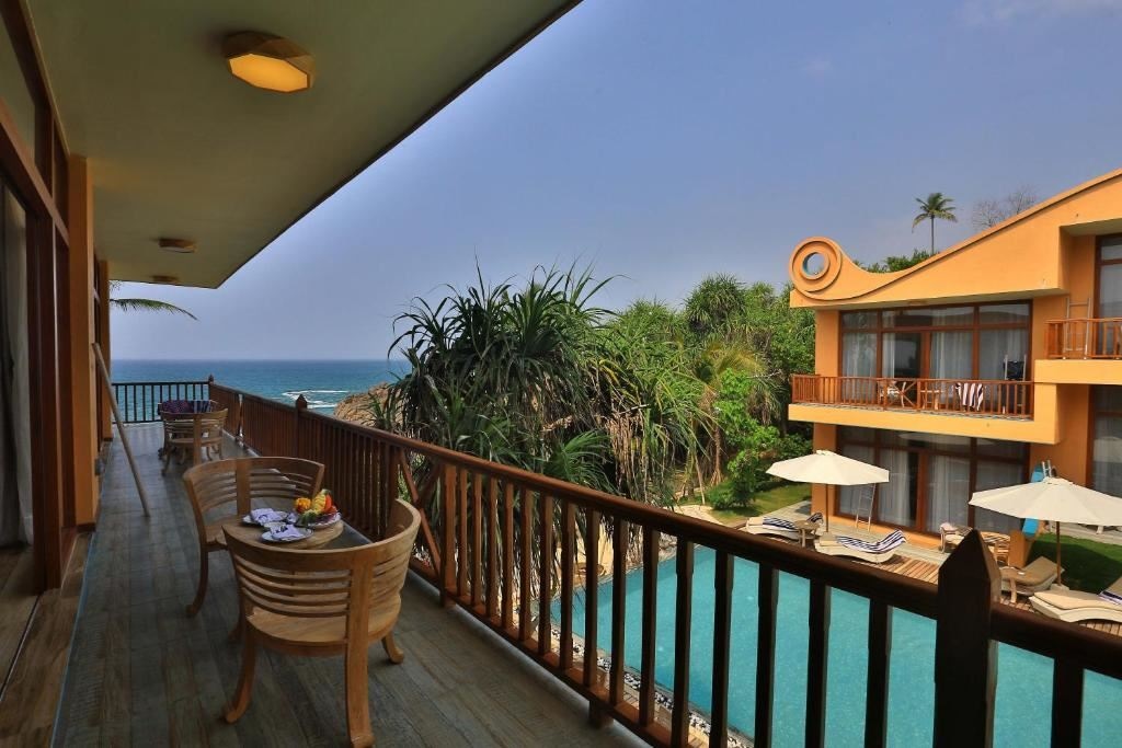 rooms-wave-king-room