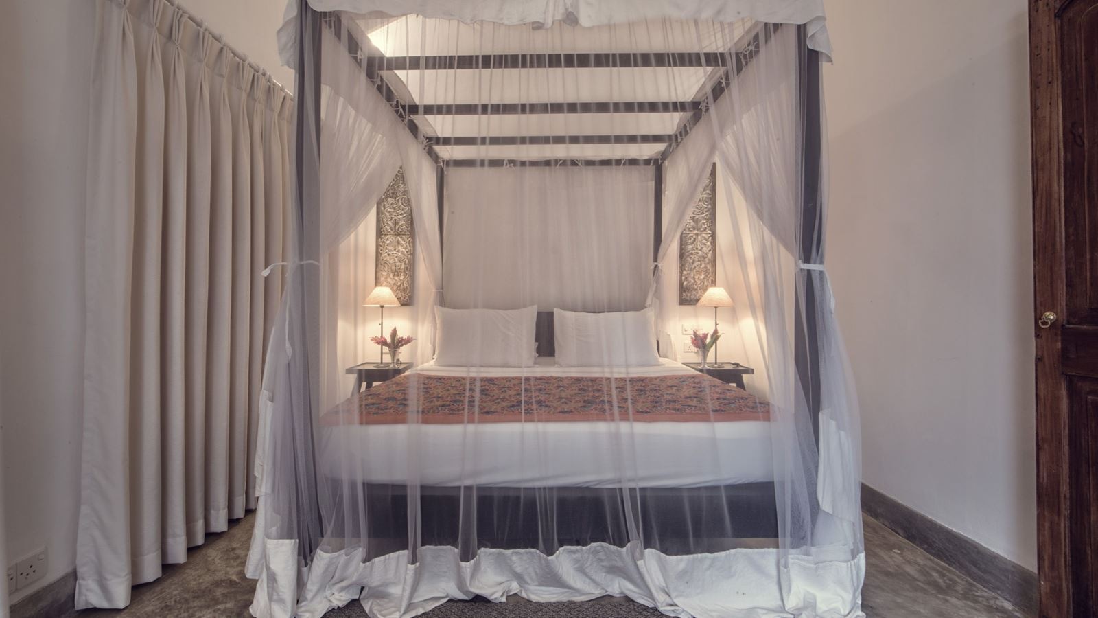 rooms-two-bedroom-pool-house