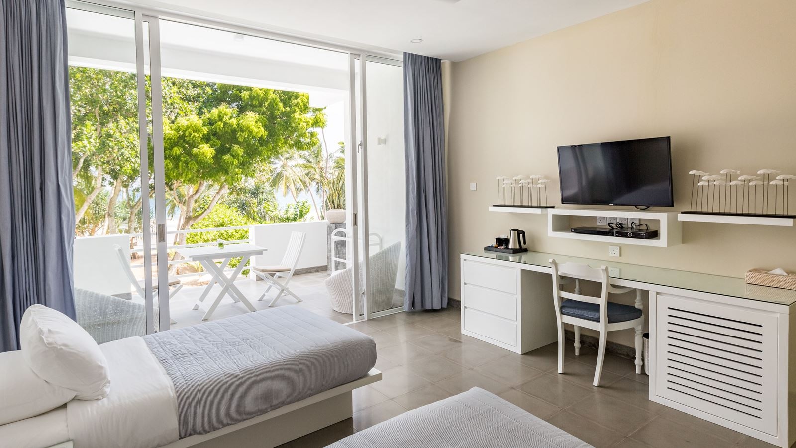 rooms-deluxe-roomocean-view