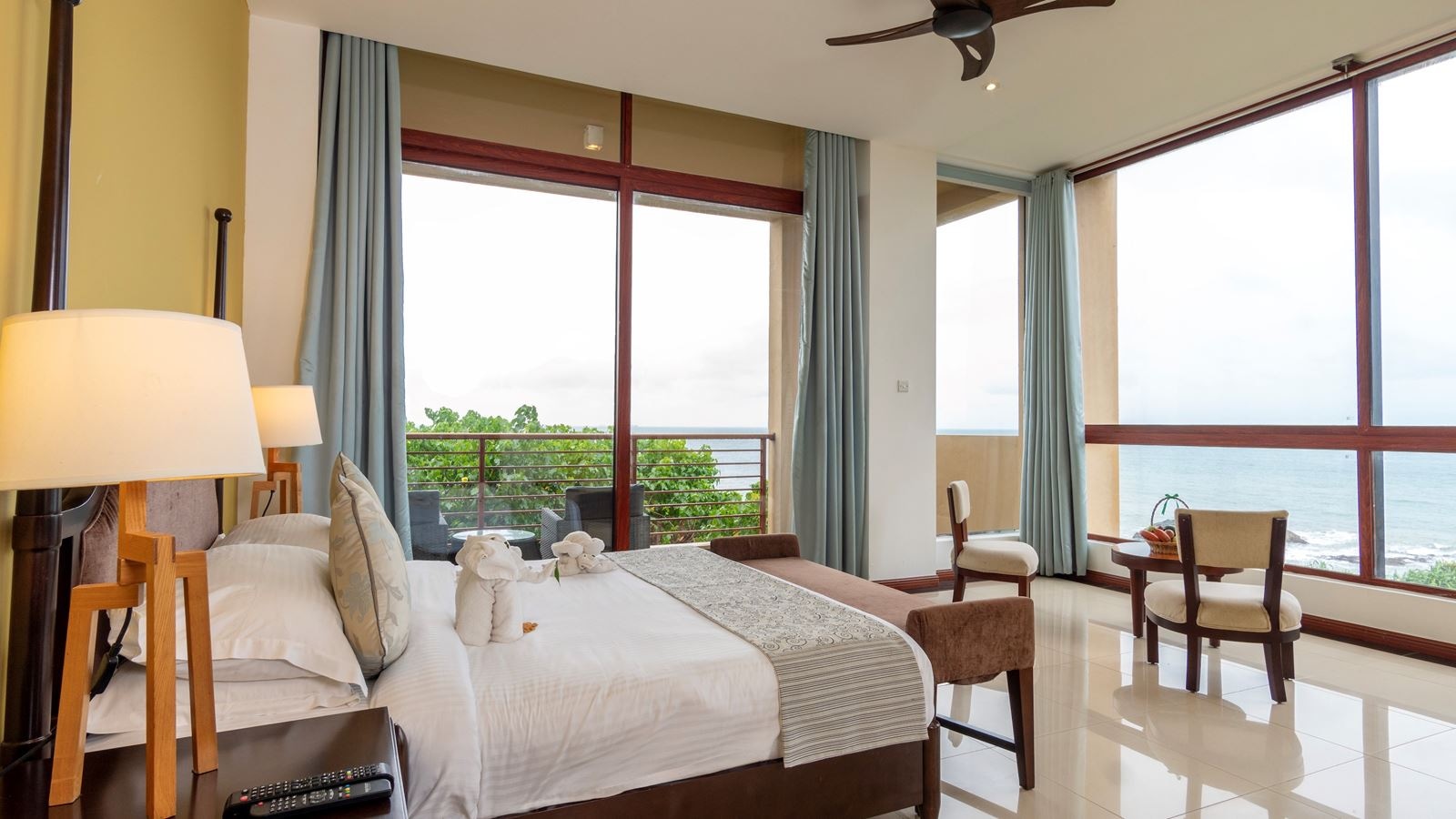 rooms-suite-with-sea-view