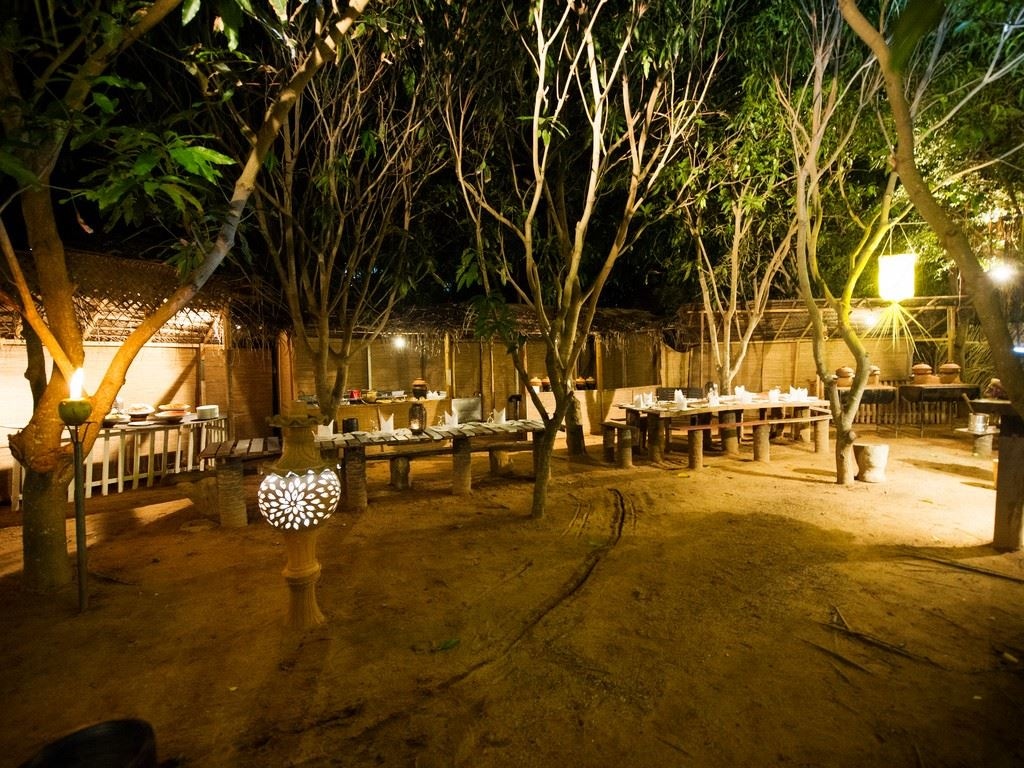 restaurants-mango-tree-village