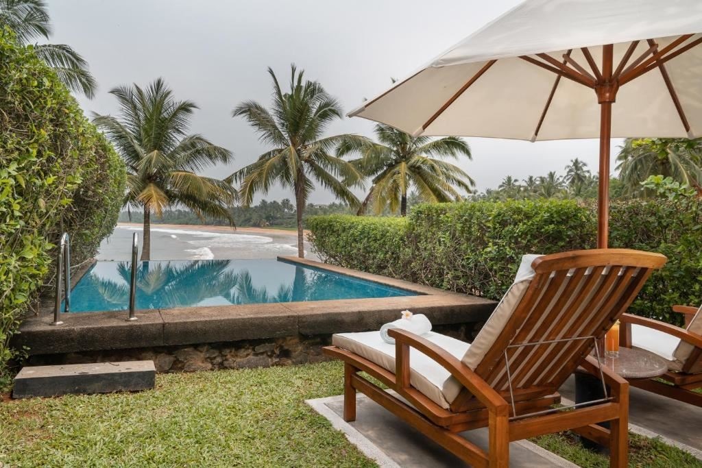 rooms-deluxe-suite-with-pool