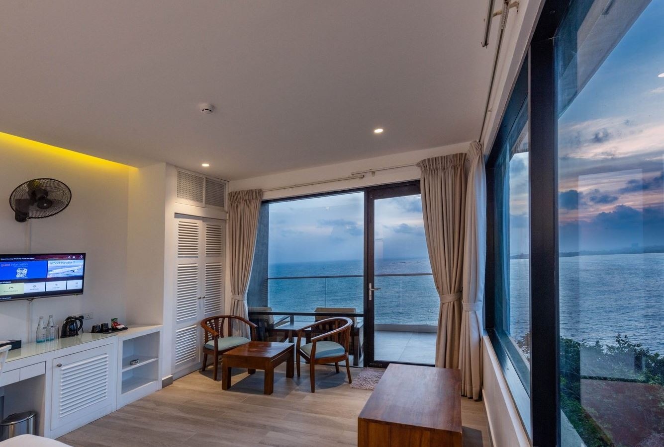 rooms-deluxe-panoramic-ocean-view-room