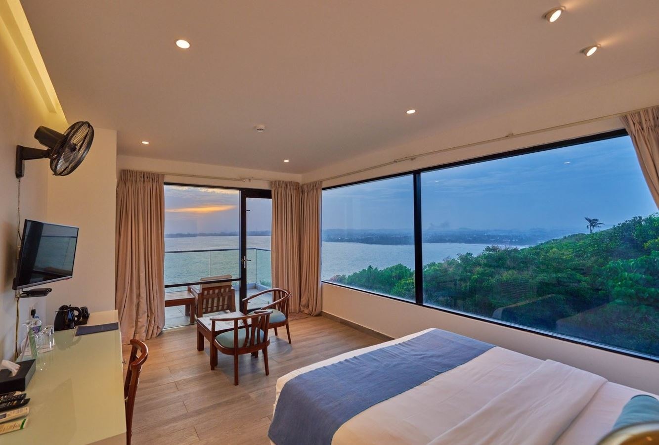 rooms-deluxe-panoramic-ocean-view-room