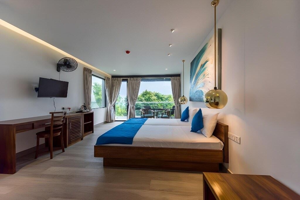 rooms-deluxe-partial-ocean-view-room