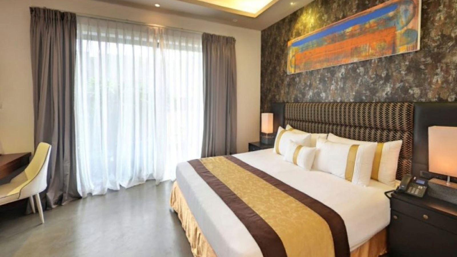 rooms-superior-land-view