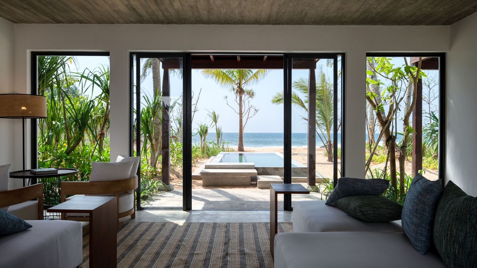 rooms-bay-view-pool-suite