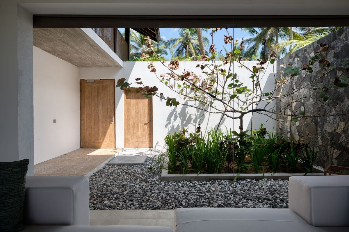 rooms-bay-view-pool-residence