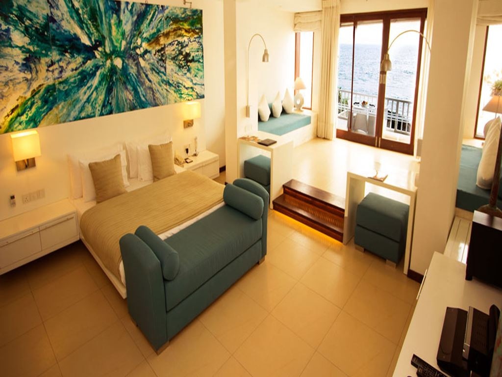 rooms-rose-petal-suites-with-bath-tub