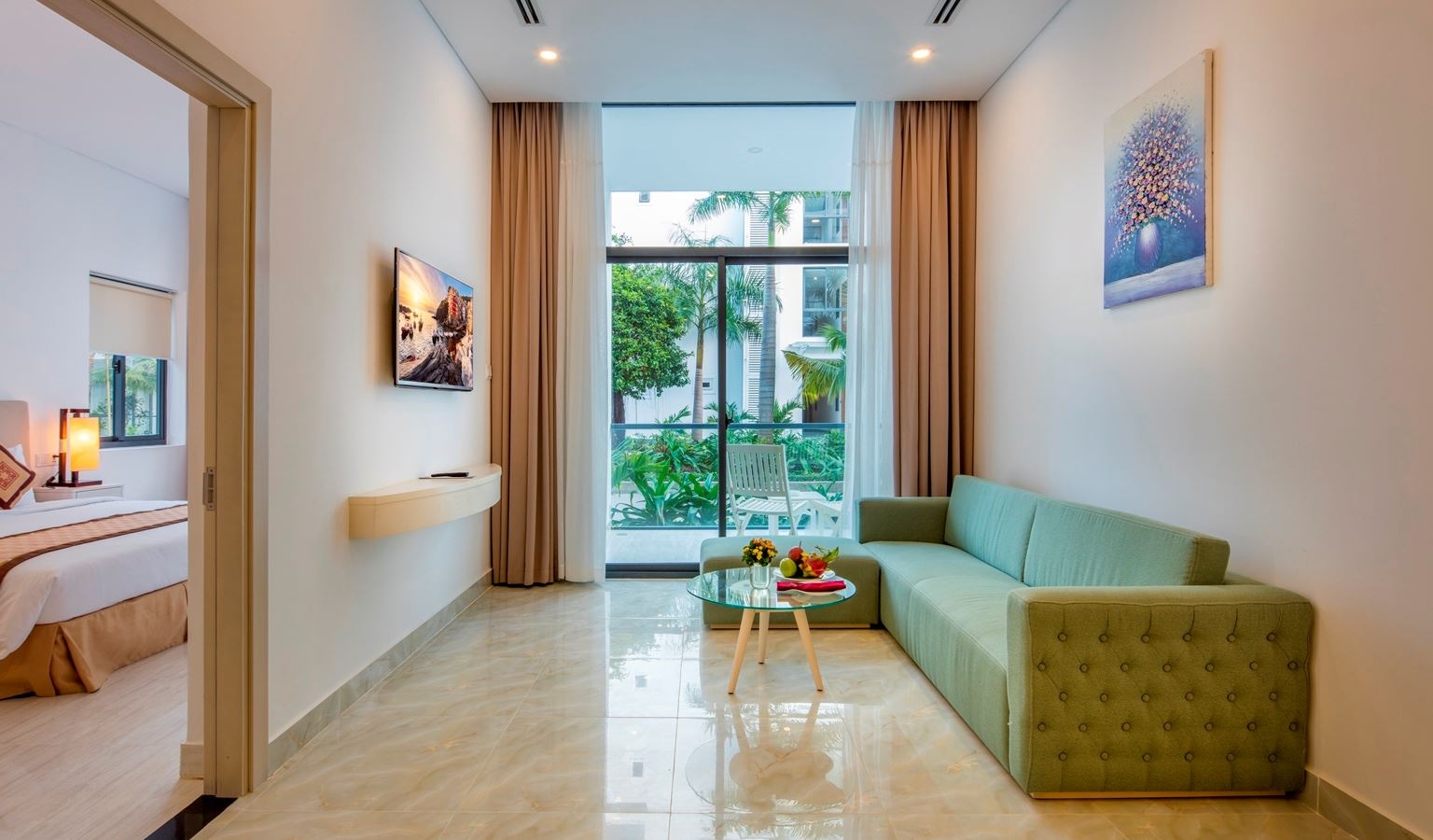 rooms-balcony-2-bedrooms-apartment-with-garden-view