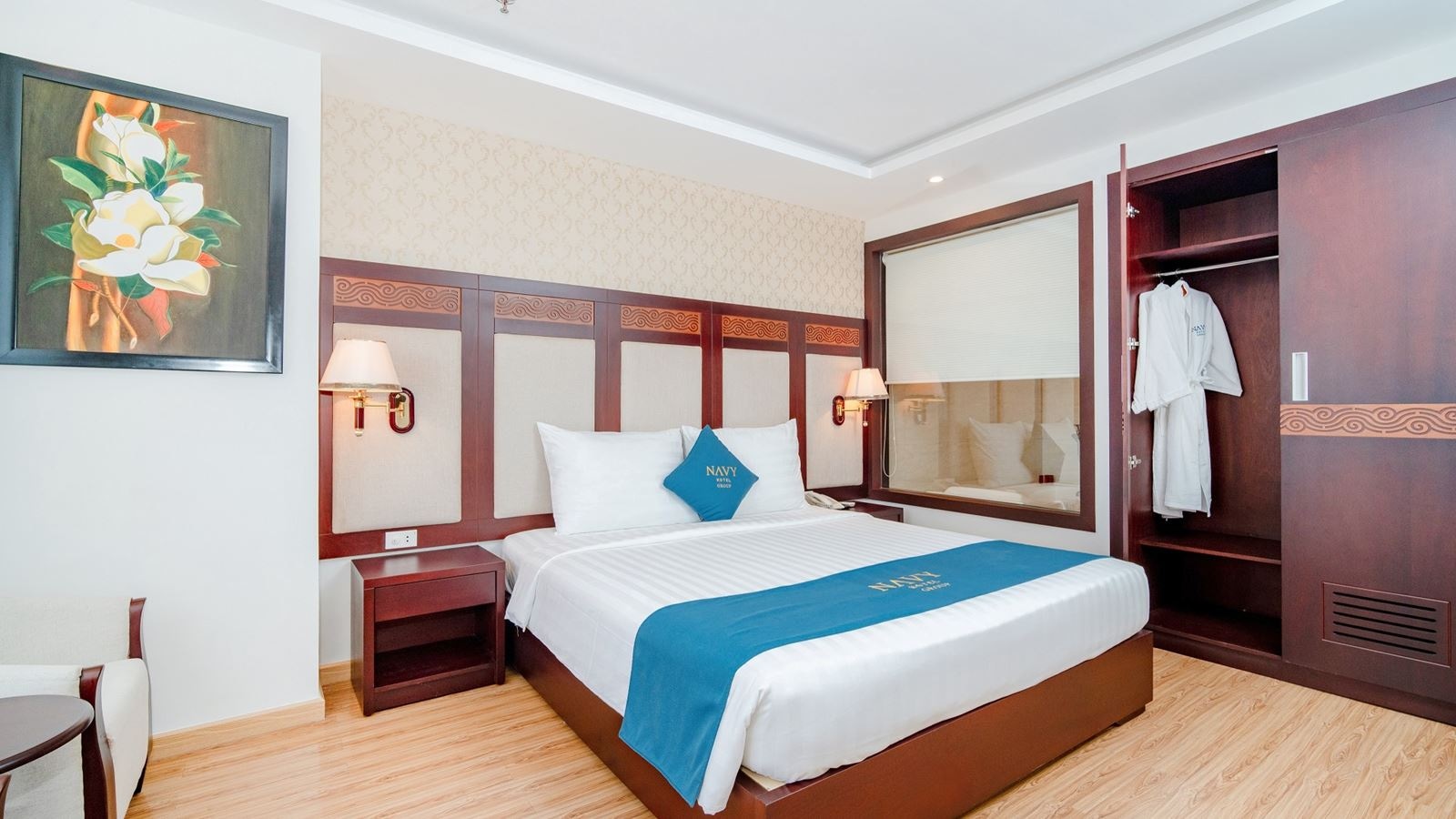 rooms-deluxe-city-view-with-balcony