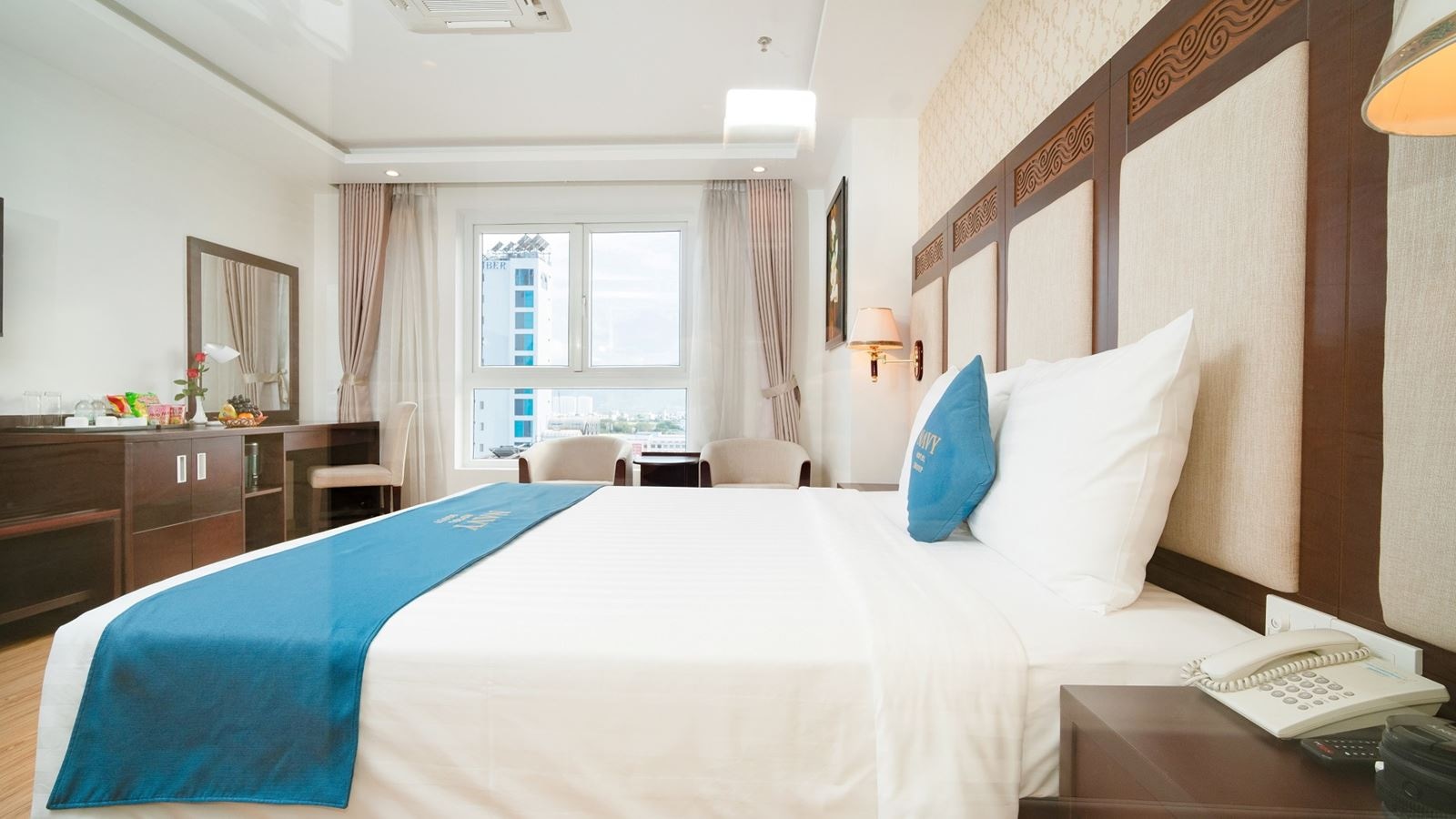 rooms-deluxe-city-view-with-balcony-child-without-extra-bed