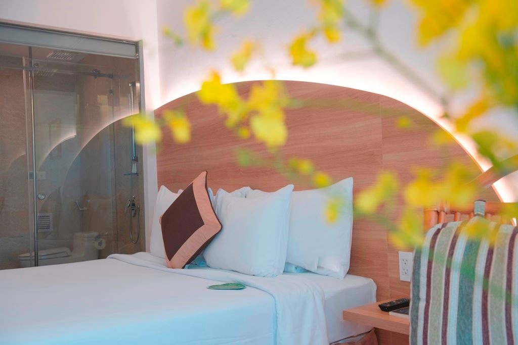 rooms-cozy-city-view