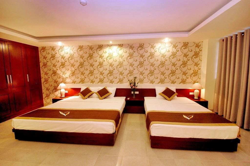 rooms-junior-suite-sea-view-with-balcony