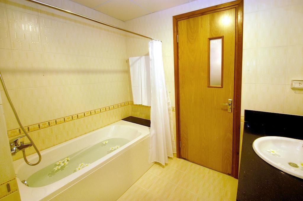 rooms-suite-city-view-with-balcony