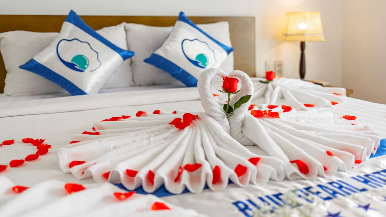 rooms-deluxe-sea-view-with-balcony-child-without-extra-bed